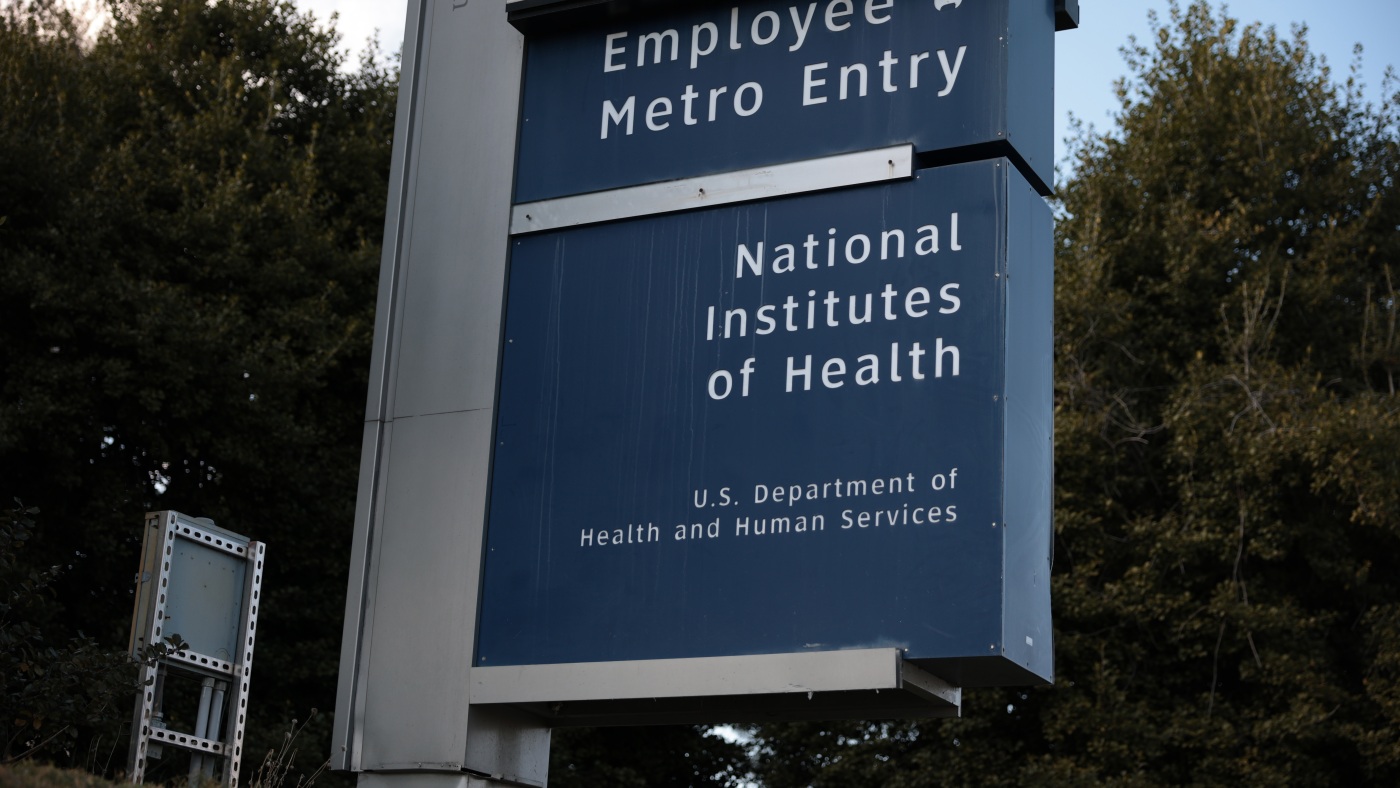 NIH scientists call on director to protect biomedical research