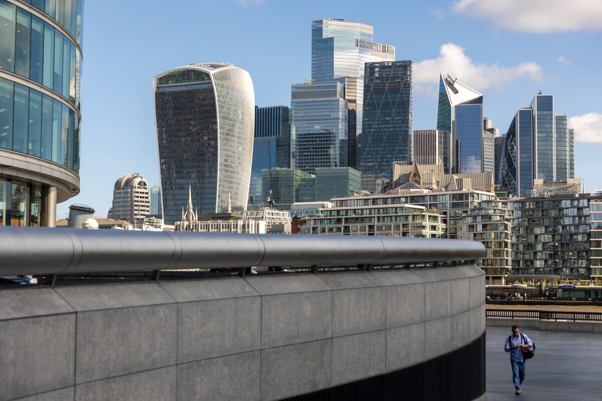 UK Bankers Criticized for Lack of Risk Appetite in Green Finance