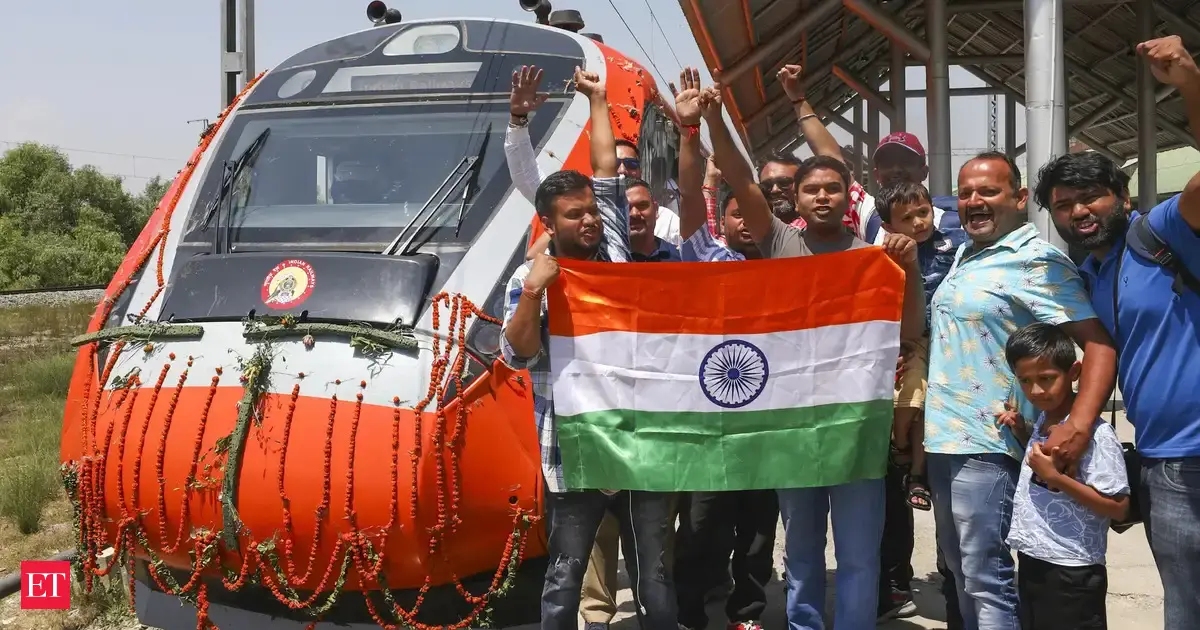 Northern Railways begins commercial operations of Vande Bharat train between Katra and Srinagar