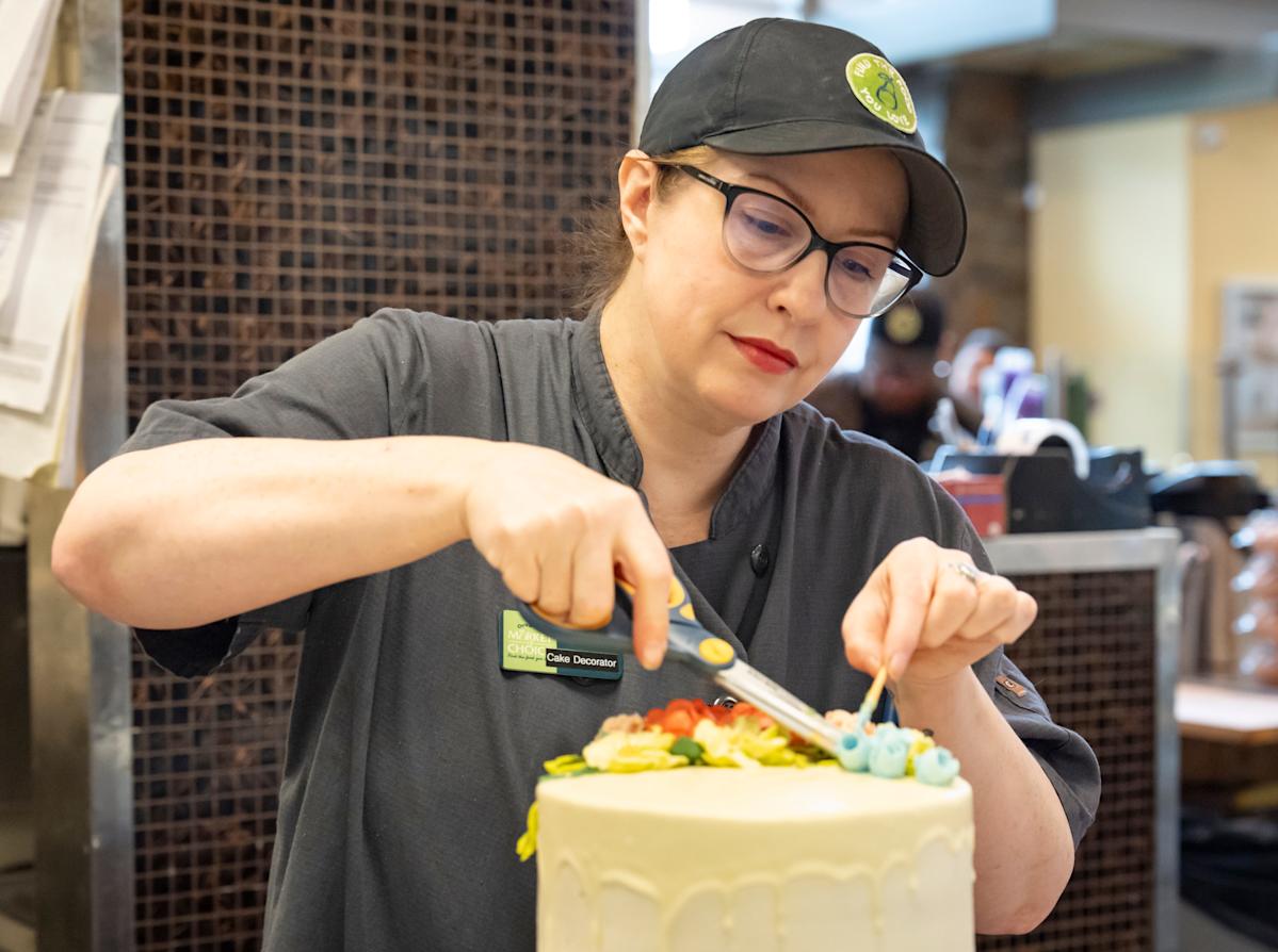 Where can you get a cake shaped like a tiger in Eugene? Try this grocery store