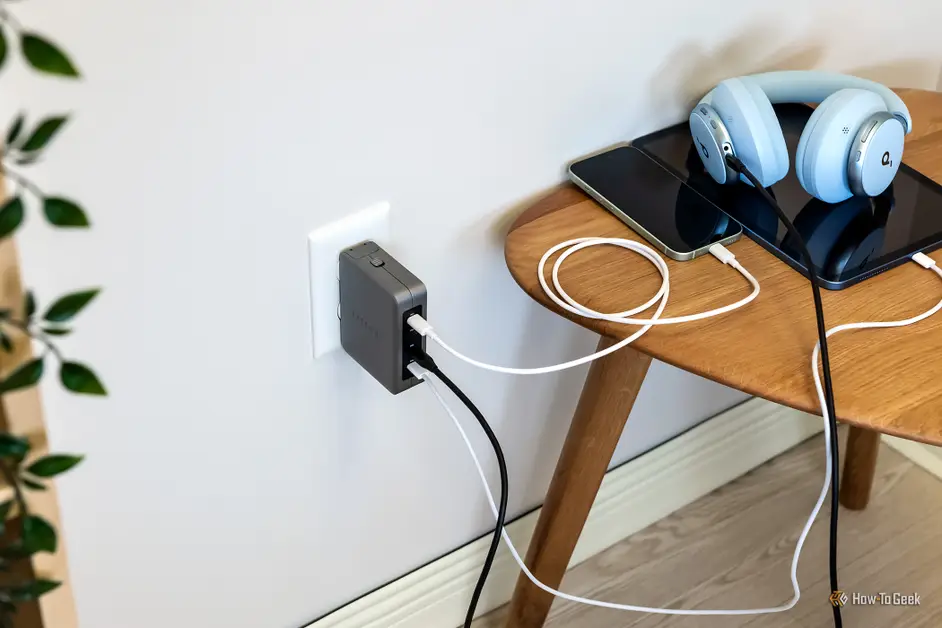 I Always Take These 9 Gadgets With Me When I Travel