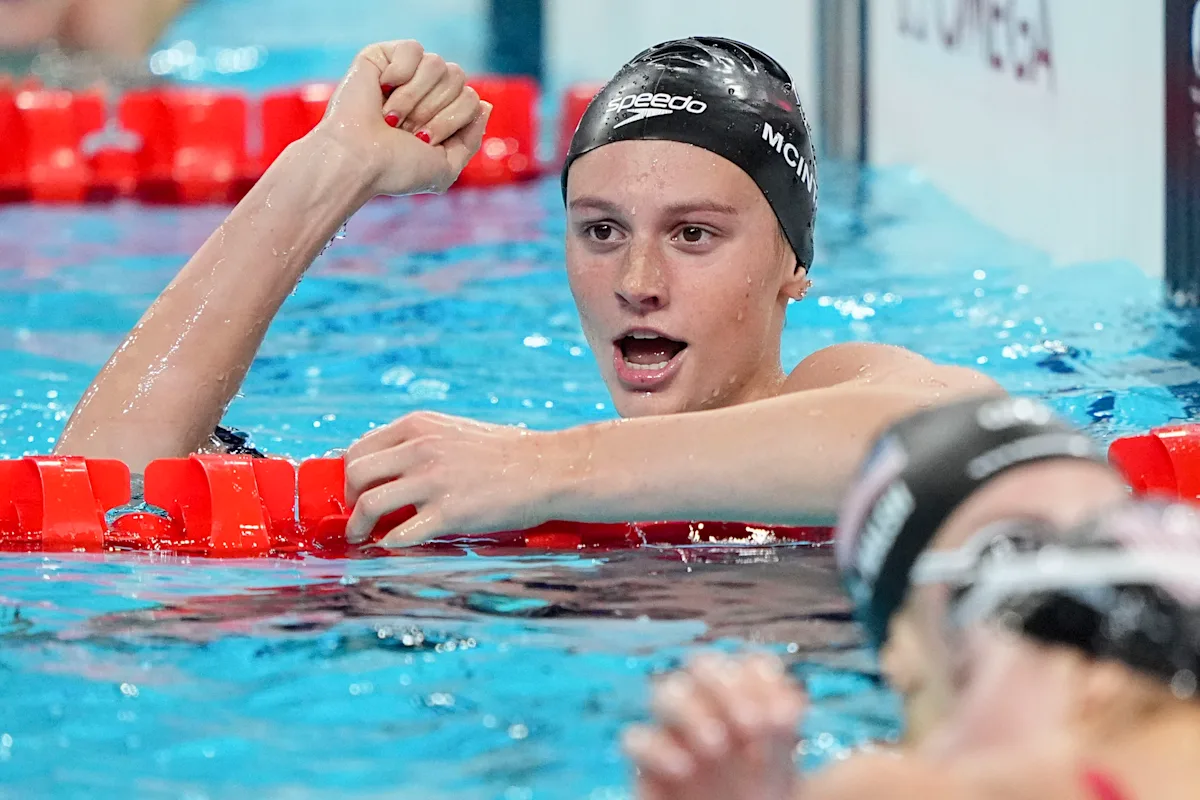 Summer McIntosh reclaims 400-meter freestyle world record from Ariarne Titmus at Canadian Trials