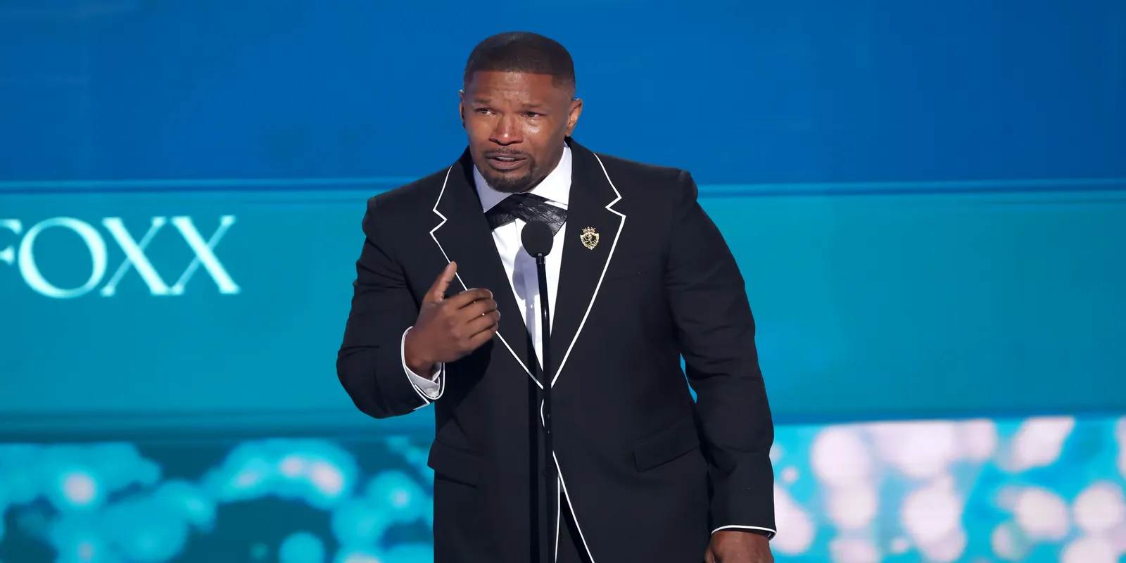 Jamie Foxx cries in BET Awards speech about health, credits daughters for recovery