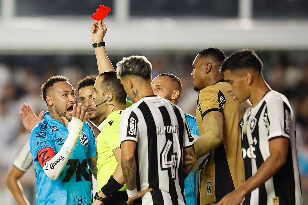 📸 Neymar tries a Maradona, gets sent off 😭