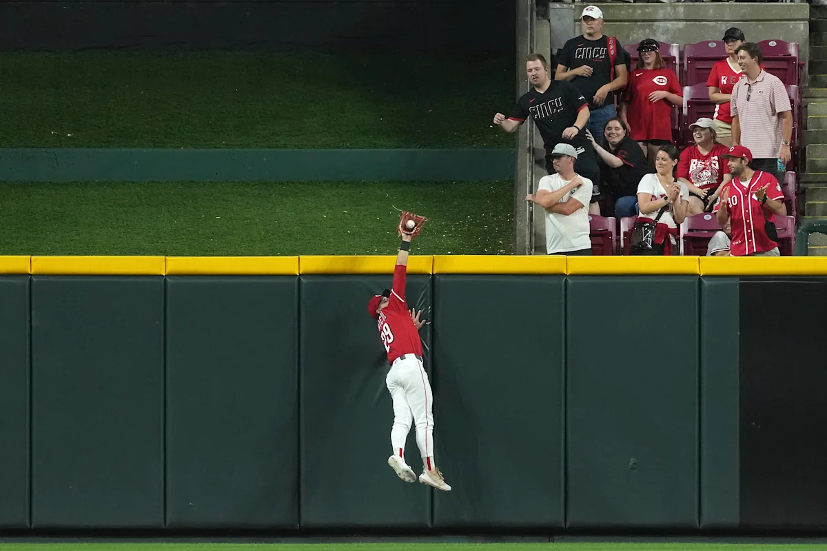 Reds' TJ Friedl robs late game-tying home run to stun Brewers, end Milwaukee's win streak