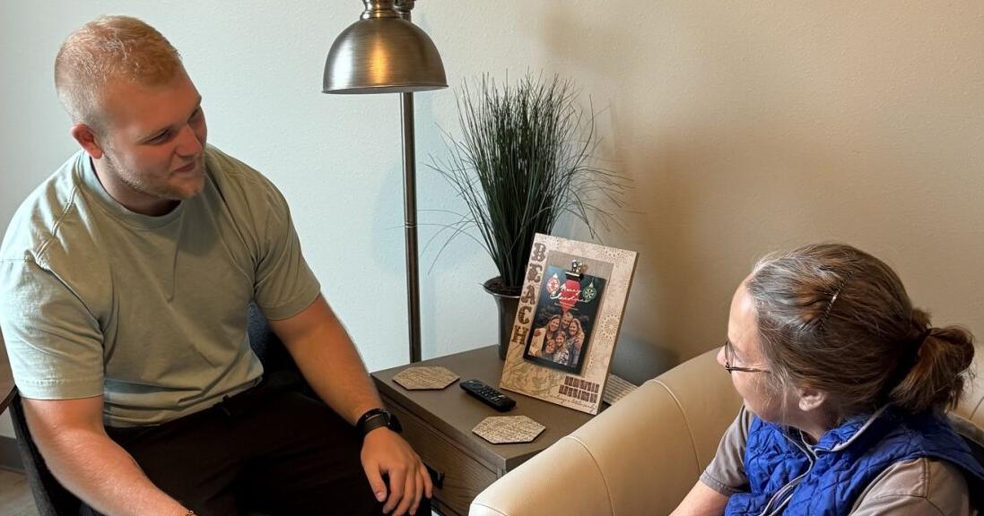 Sioux Center teen's business lends seniors a hand