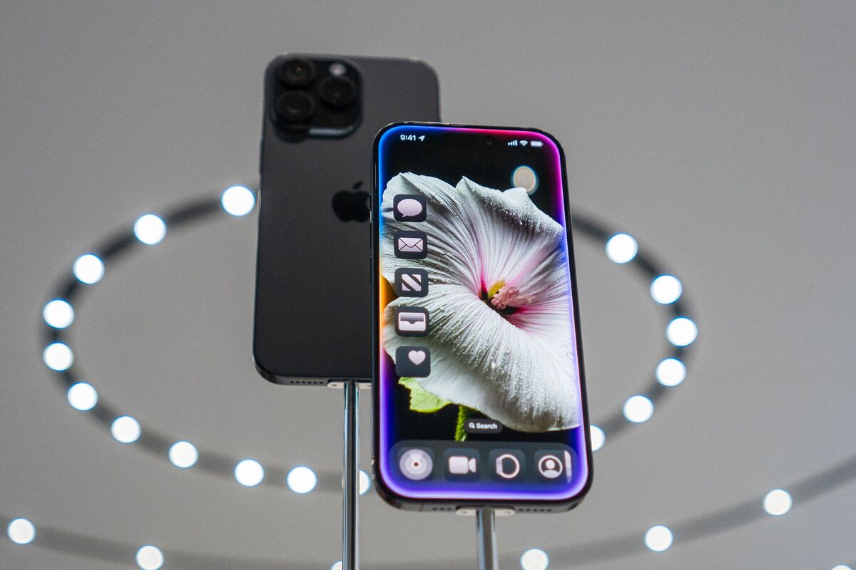 Apple Event to Put Focus on ‘Existential Risk’ of AI Struggles
