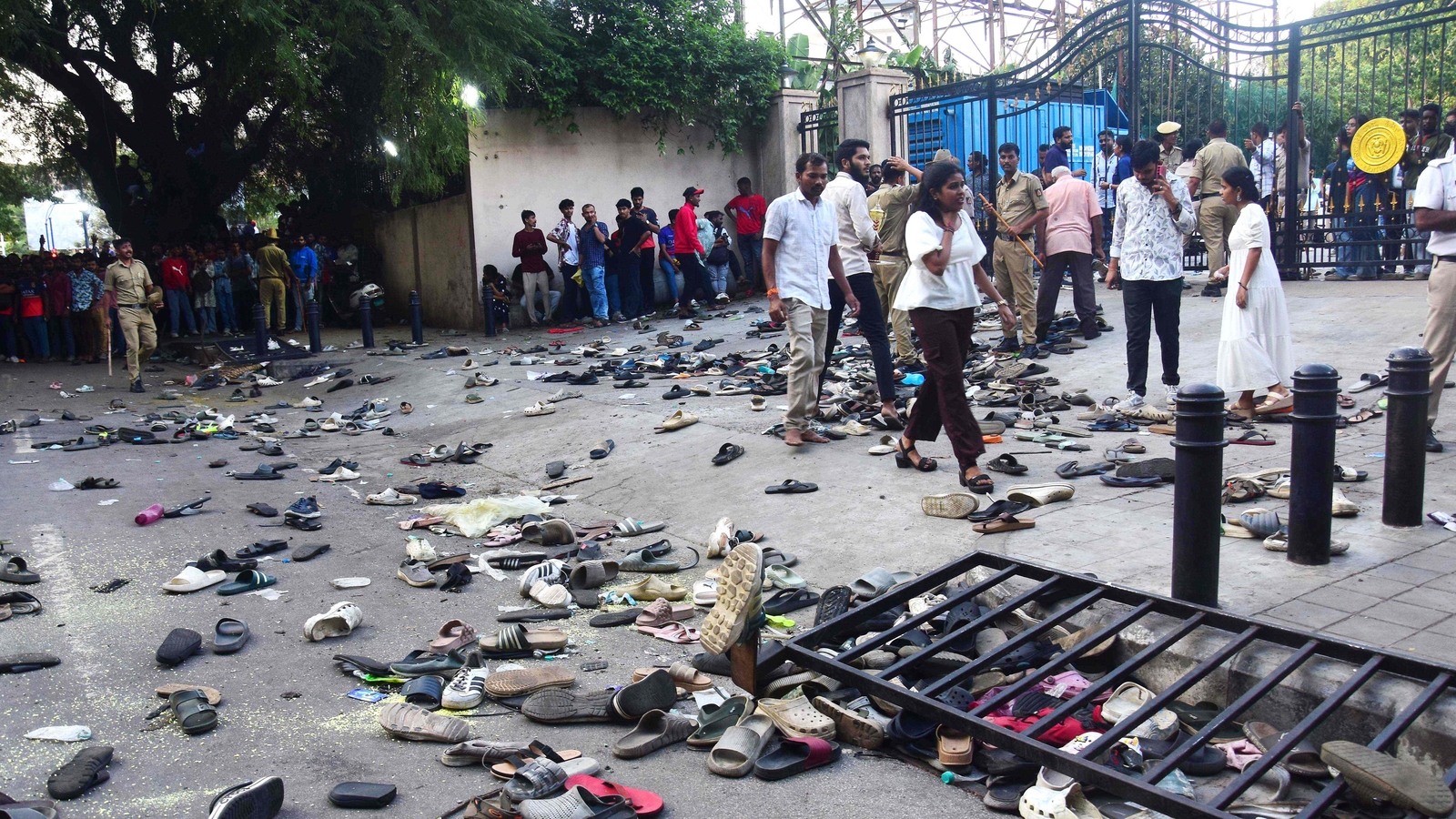 Bengaluru stampede: CM increases compensation from ₹10 lakh to ₹25 lakh for kin of deceased