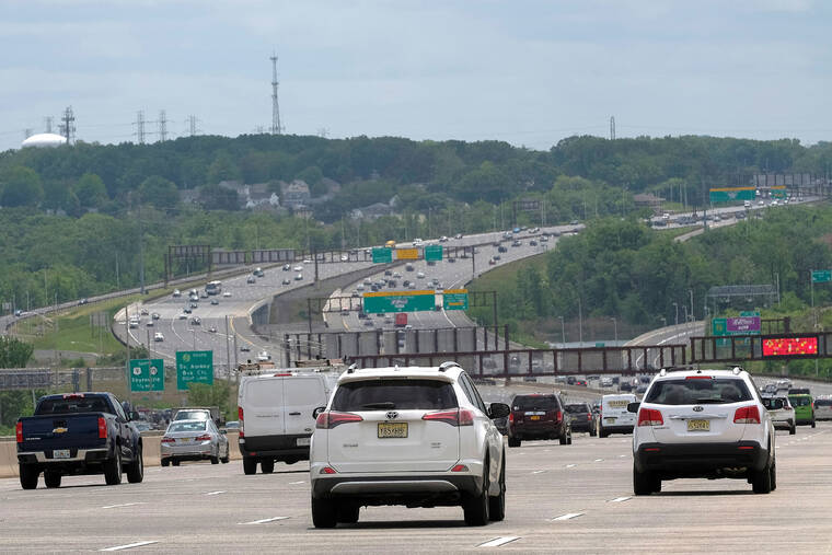 Americans slow to book summer travel amid deal hunting