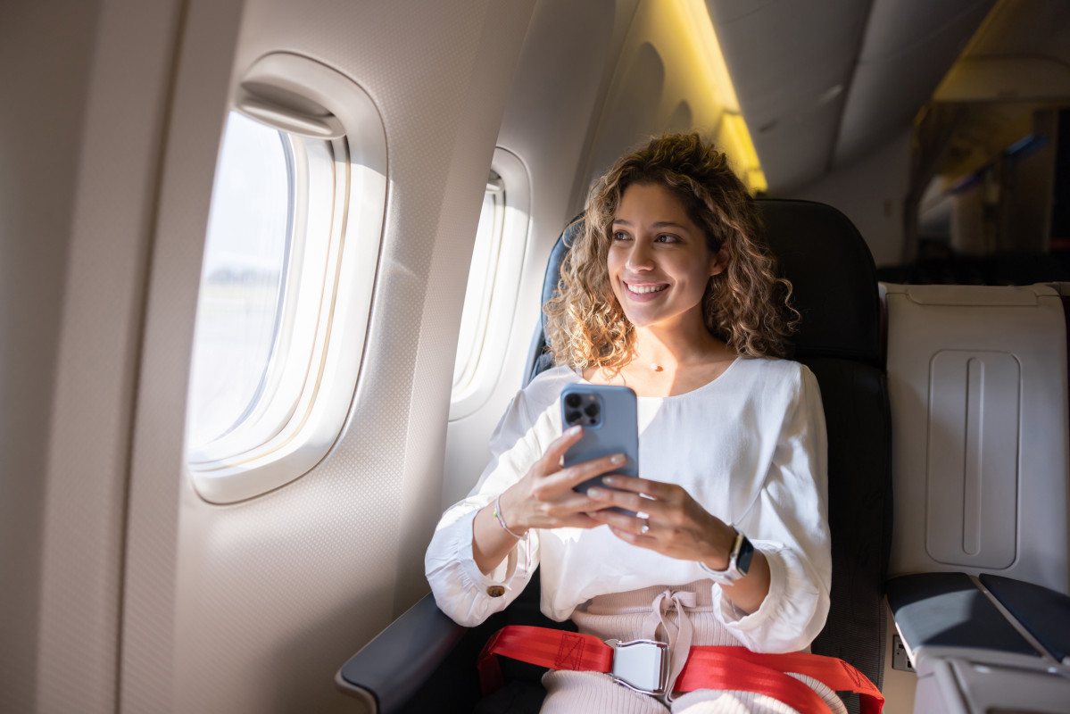 The One App Travel Experts Say Everyone Should Download Before Going Abroad