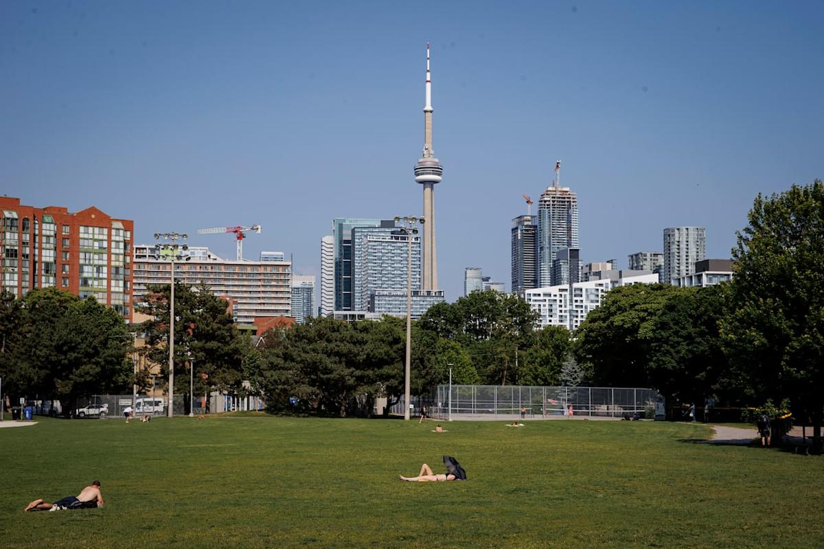 Extreme heat continues in GTA, surrounding areas Monday: Environment Canada