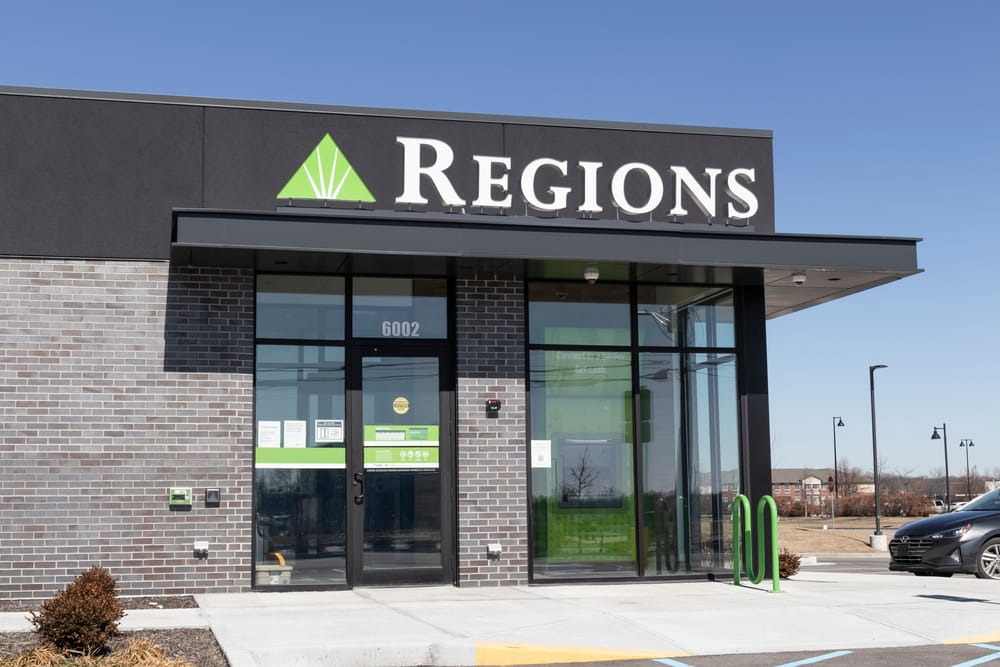 Is Regions Financial Stock Outperforming the S&P 500?
