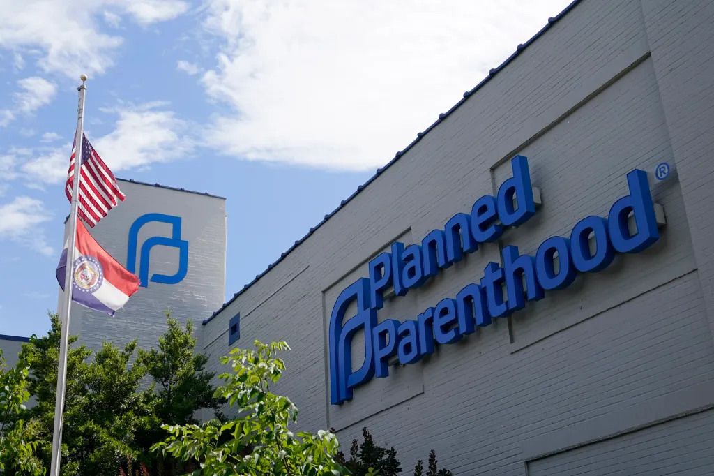 Supreme Court allows states to cut Medicaid funding for Planned Parenthood