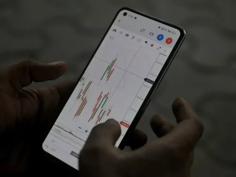 Raymond Lifestyle, Aditya Birla AMC: SEBI RA Sameer Pande Spots Fresh Bullish Signals