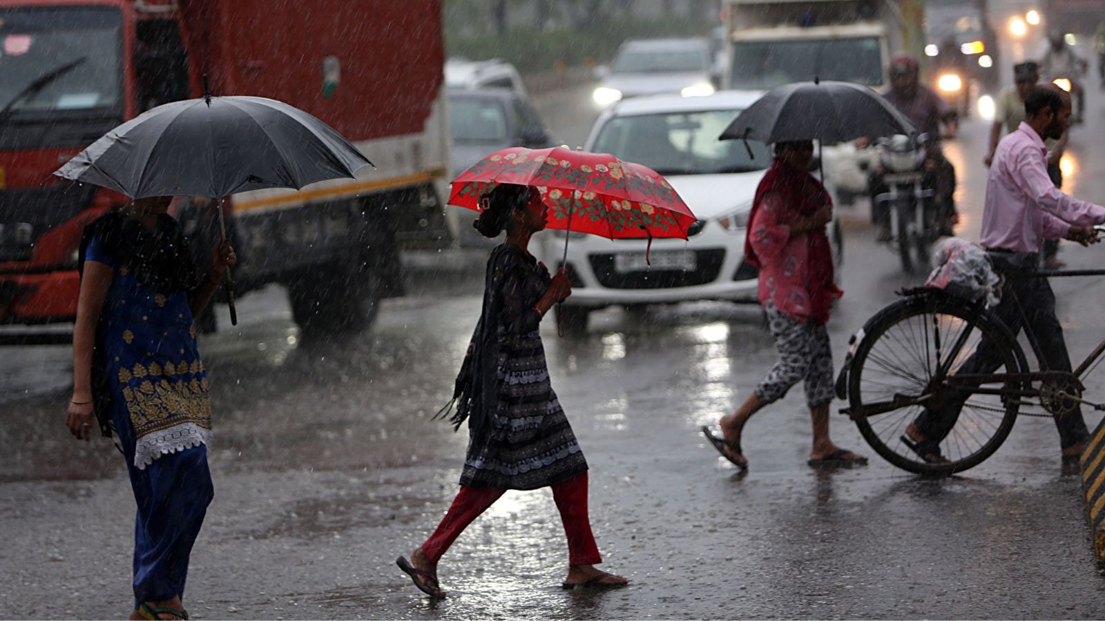 India Weather Forecast Today, Rain Alert LIVE News Updates: Heavy rains likely across Himachal, UP, Kerala, Karnataka today, says IMD