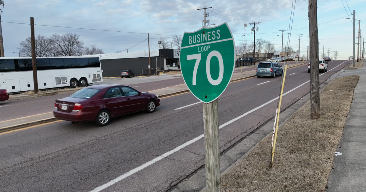 Lane shift set on Business Loop 70 near connector