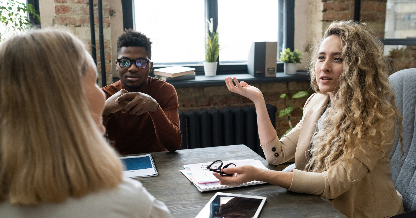 6 situations in life where saying nothing is the smartest move
