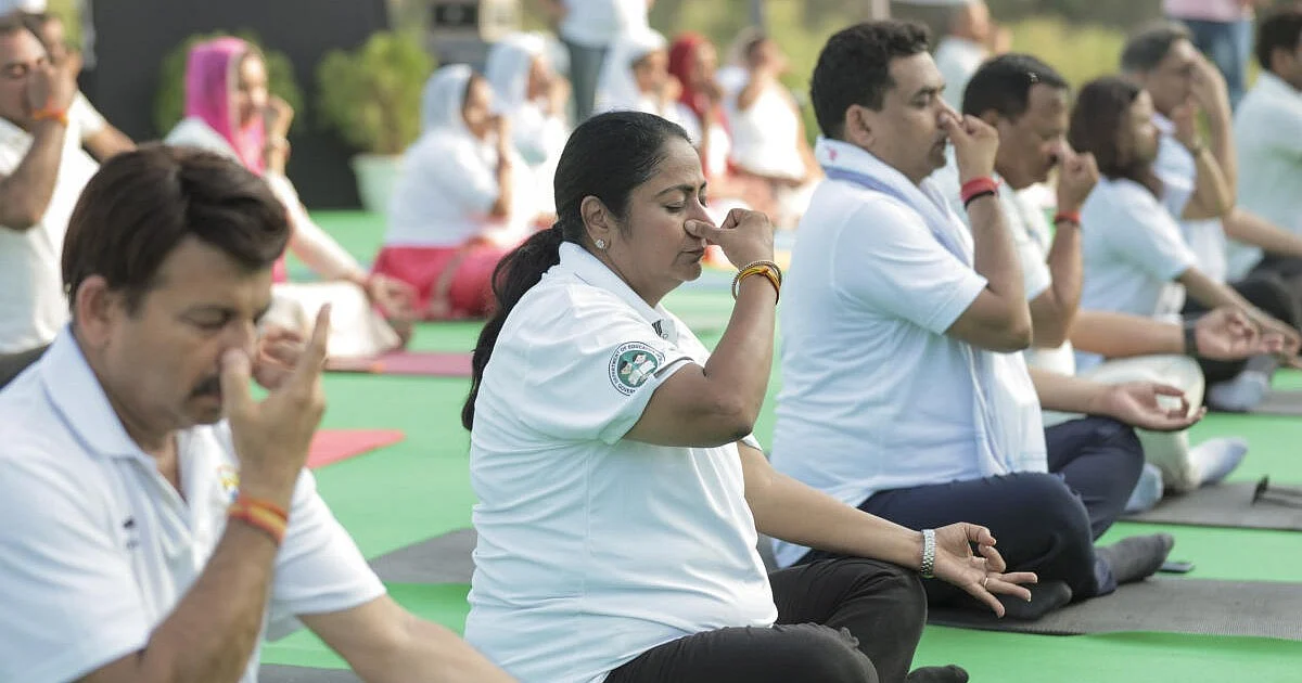 Yoga Day 2025: Delhi CM Rekha Gupta Leads Yamuna Bank Session