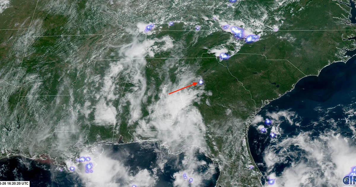 Fireball seen as meteorite streaks through sky over Georgia and South Carolina