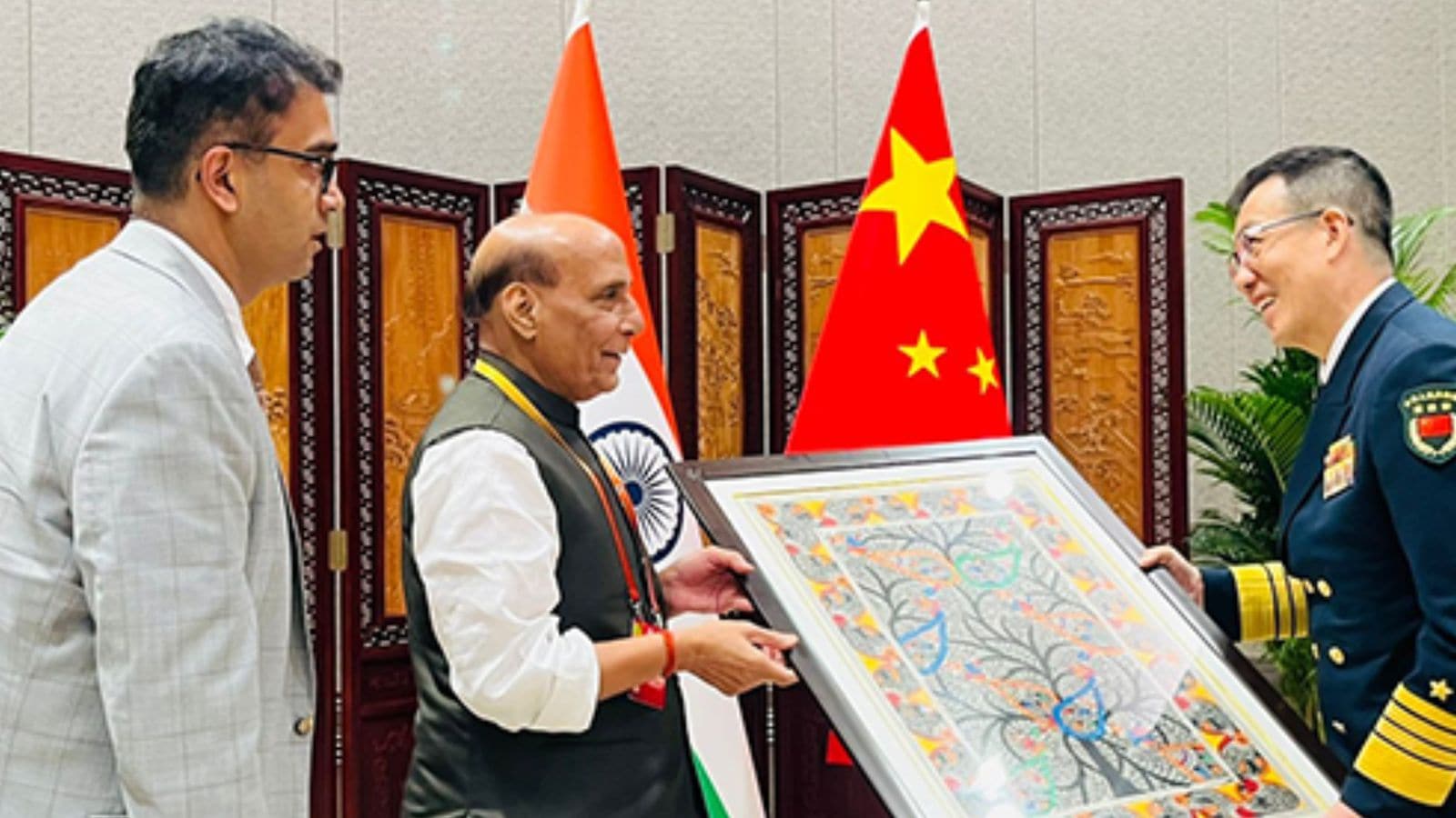 Rajnath Singh meets Chinese counterpart, stresses on avoiding new complexities in ties