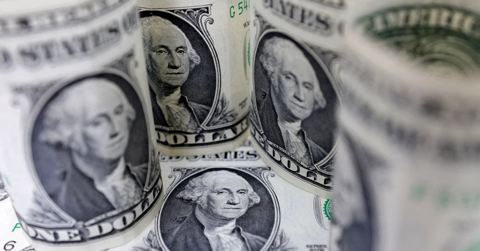 No love for the dollar as markets fret about Fed independence