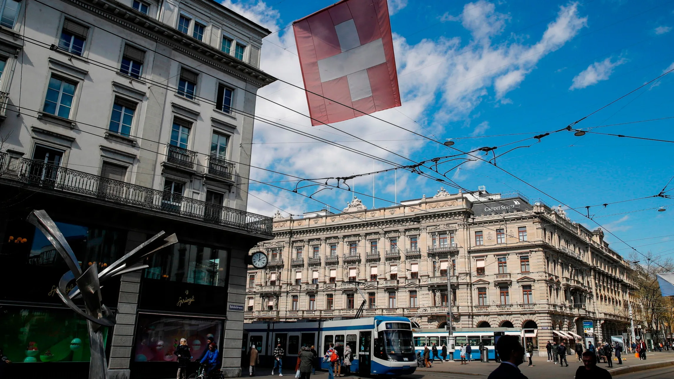 Office of Swiss finance blog raided over suspected breaking secrecy law breaches