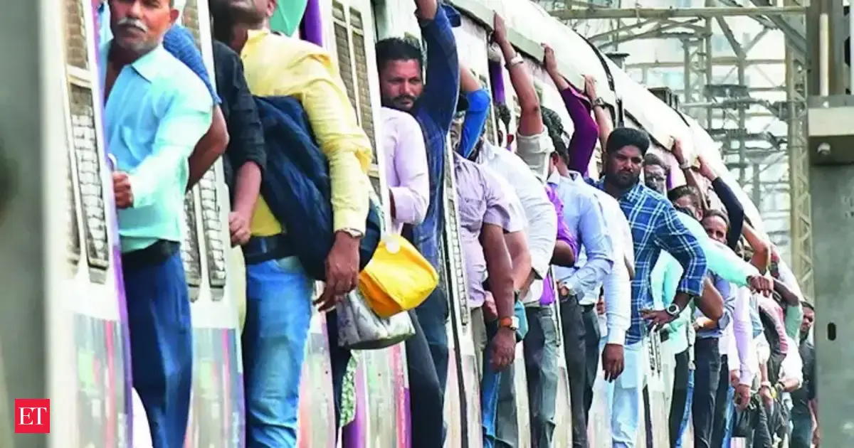 4 dead, 9 injured after falling off local train near Mumbai