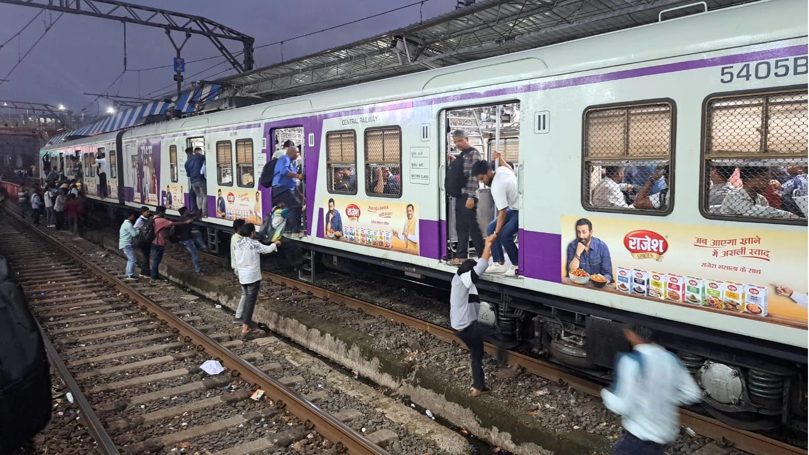 Activist had flagged flaw in Mumbra station curvature 4 months ago: ‘In accordance with standard practices’, Railways had responded