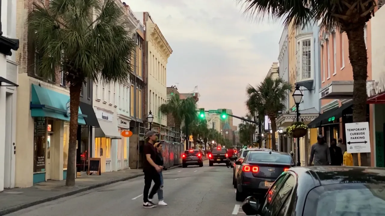 Charleston City Council approves juvenile curfew for downtown business district