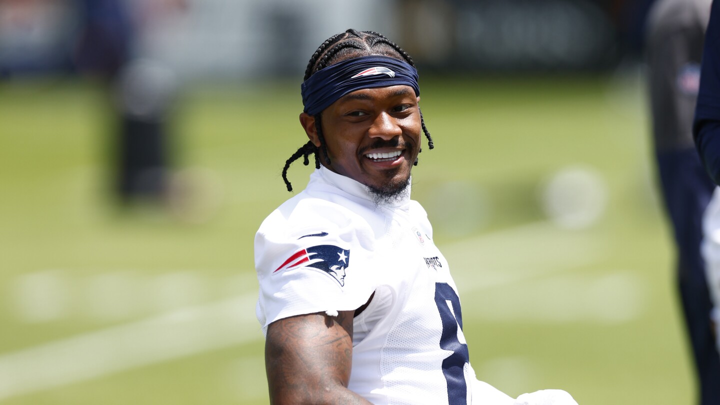 Mike Vrabel: Stefon Diggs is engaged, I like his energy