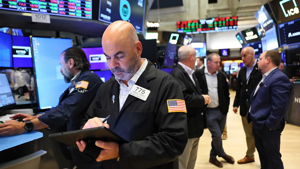 Dow rises nearly 375 points, oil sinks