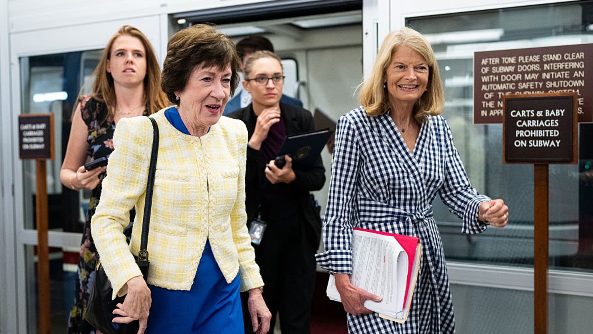 Republican senators join Dems on bill to exempt small businesses from Trump's Canada tariffs