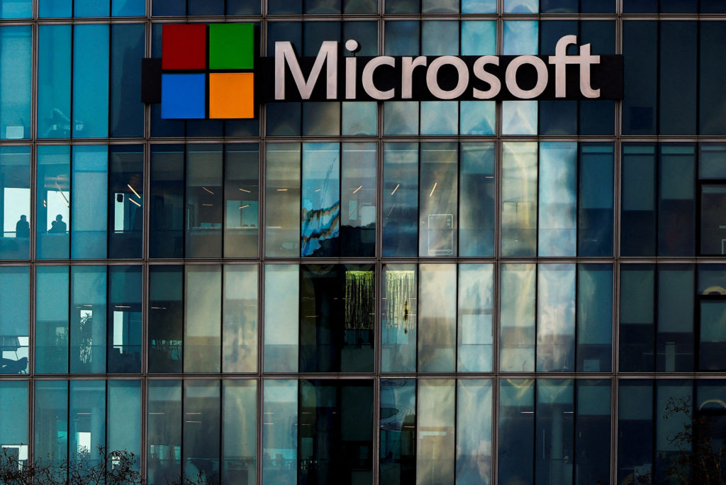 Is Microsoft Outlook down? Thousands of users report issues with email