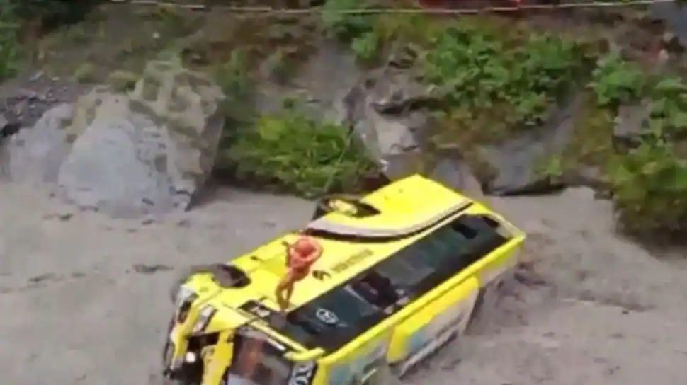 BREAKING: ITBP Bus Plunges Into J&Ks Sindh River