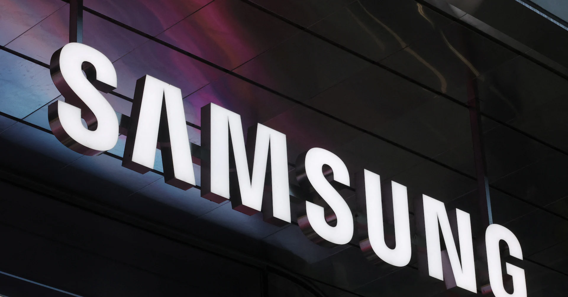 Samsung Elec signs chip supply deal with Tesla, sources say
