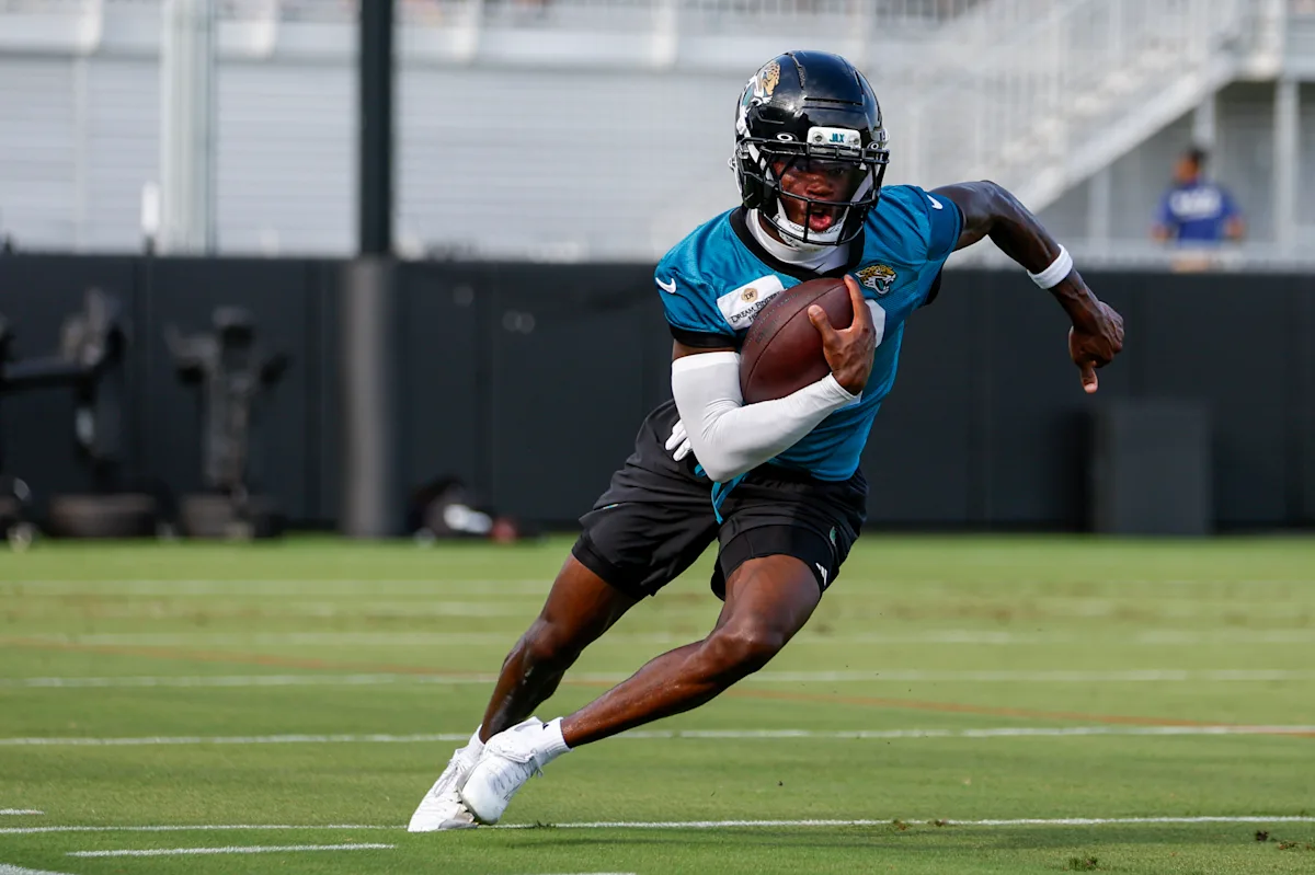 Travis Hunter will 'flip-flop' between offense and defense during Jaguars training camp