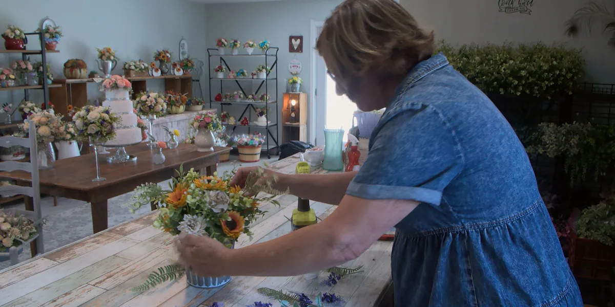 Marquette woman repurposes schoolhouse for wood flower business