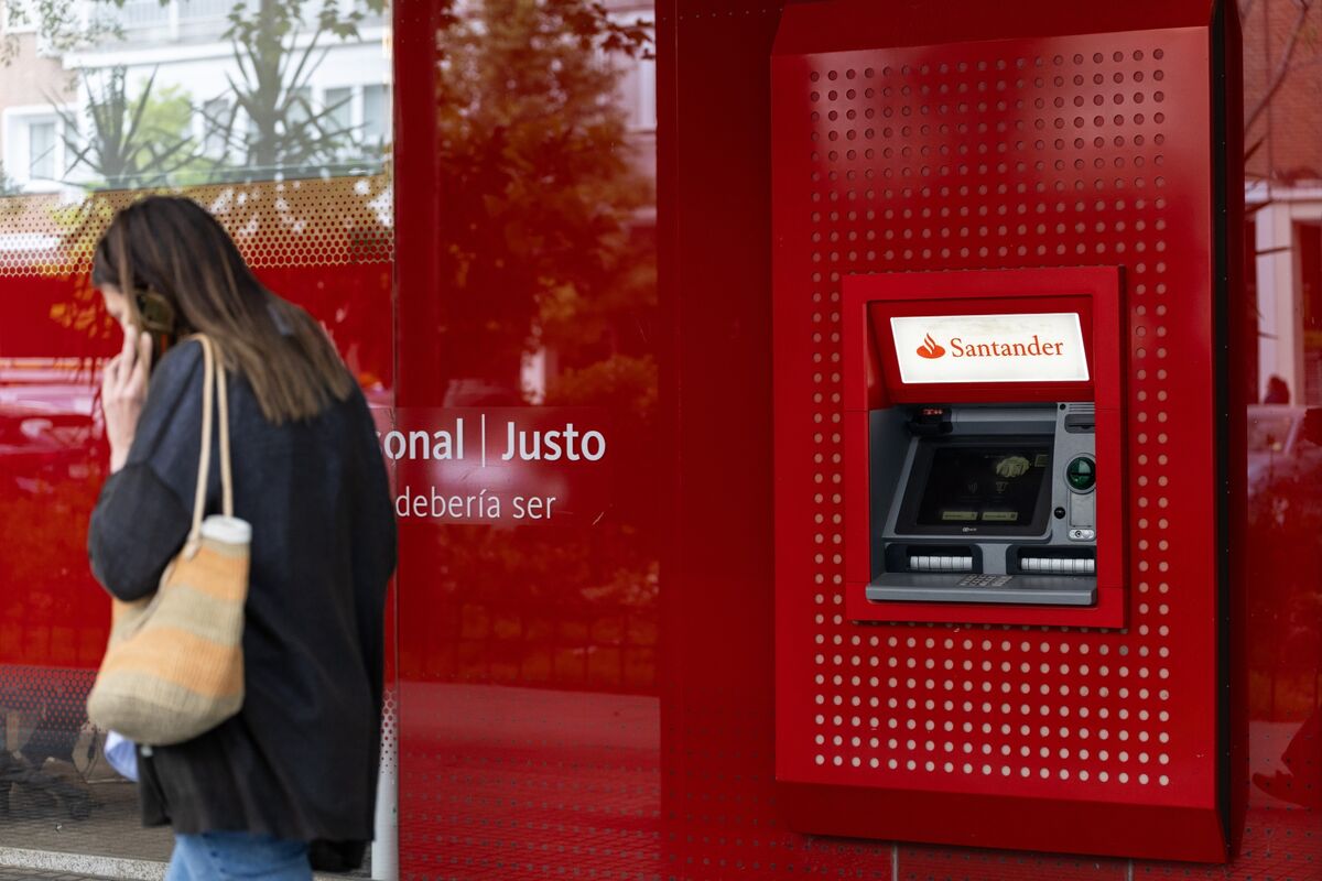 Rising Star at Santander Shakes up Bank's Staid Wealth Business