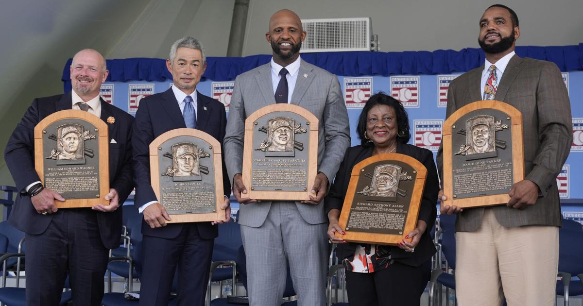 Suzuki adds humorous touches to Hall of Fame induction ceremonies