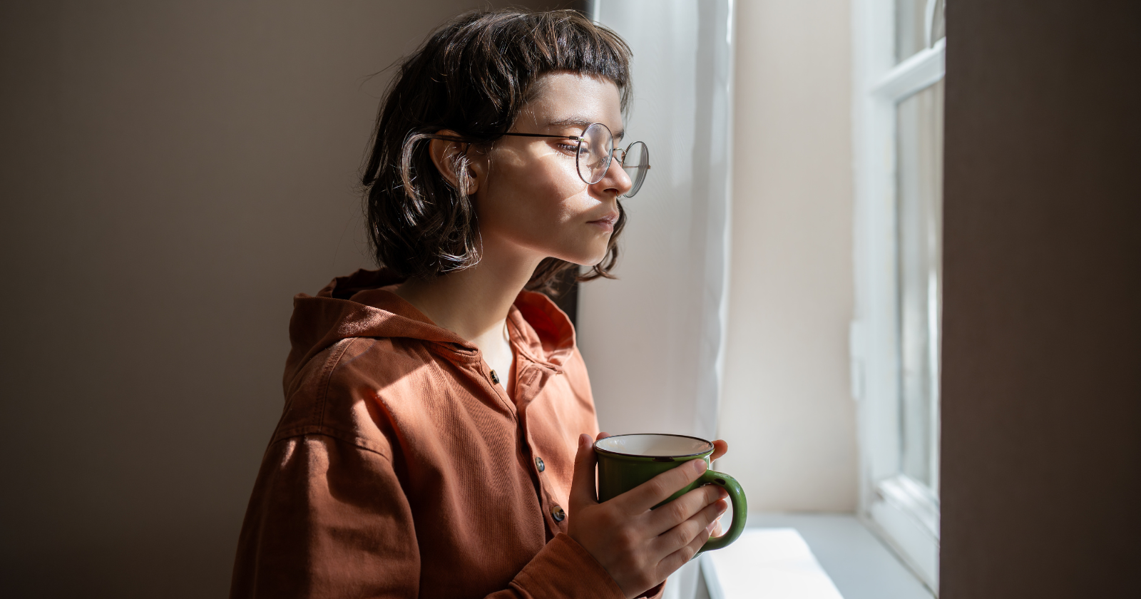 7 things that introverts enjoy that others find strangely uncomfortable, according to psychology