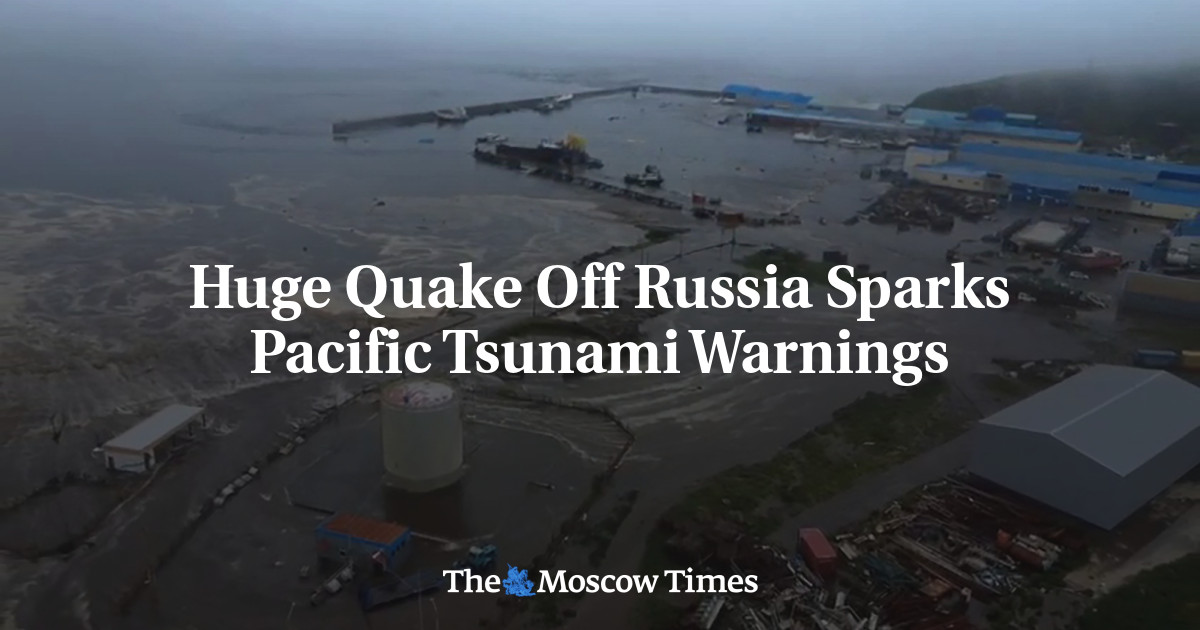 Huge Quake Off Russia Sparks Pacific Tsunami Warnings