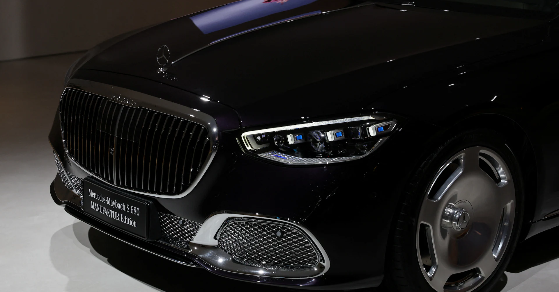 Mercedes-Benz sees 4-6% margin for car business, with $418 million tariff hit