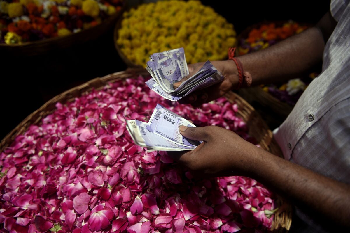 Indian Stock Futures, Offshore Rupee Slide on 25% Trump Tariff