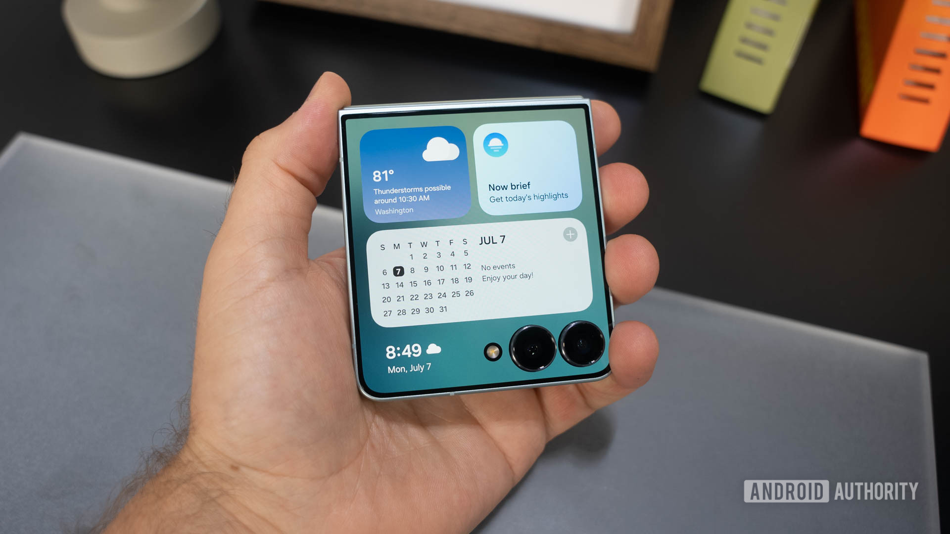 Google Fi is offering the Samsung Galaxy Z Flip 7 for just $199.99!