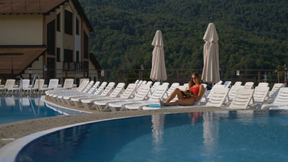 Video Summer travel deals and steals