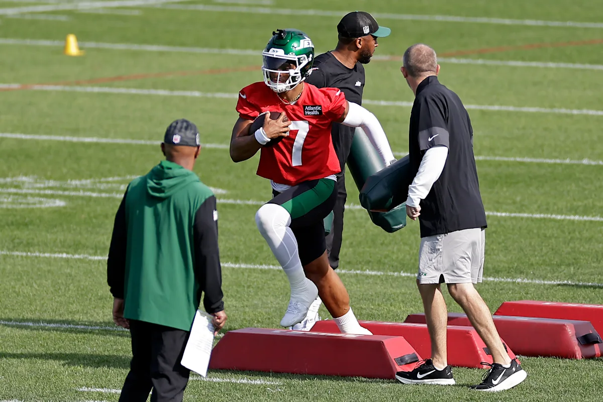 NFL training camp 2025 news, live updates: Justin Fields 'day to day' after toe injury, per Aaron Glenn