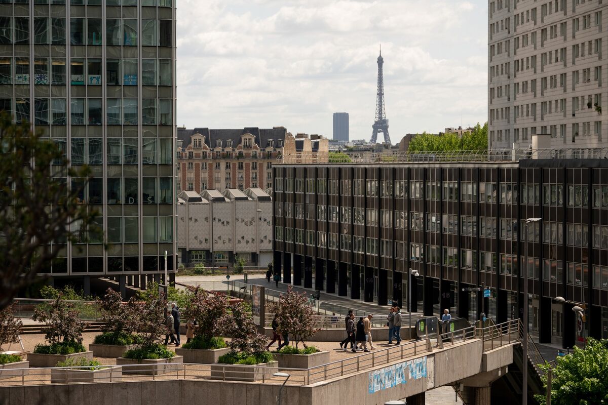 Blackstone Seeks €500 Million Financing, Testing Office Recovery
