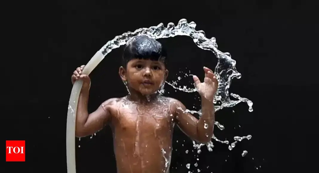 Dry Sunday: Monsoon is here, but rain isn’t | Delhi News
