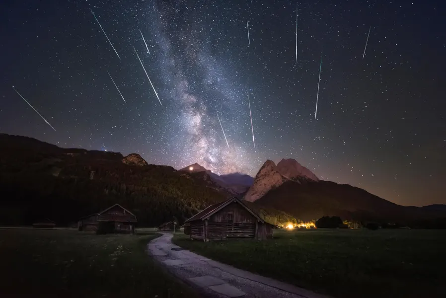 When To See ‘Shooting Stars’ Tonight As Two Meteor Showers Peak