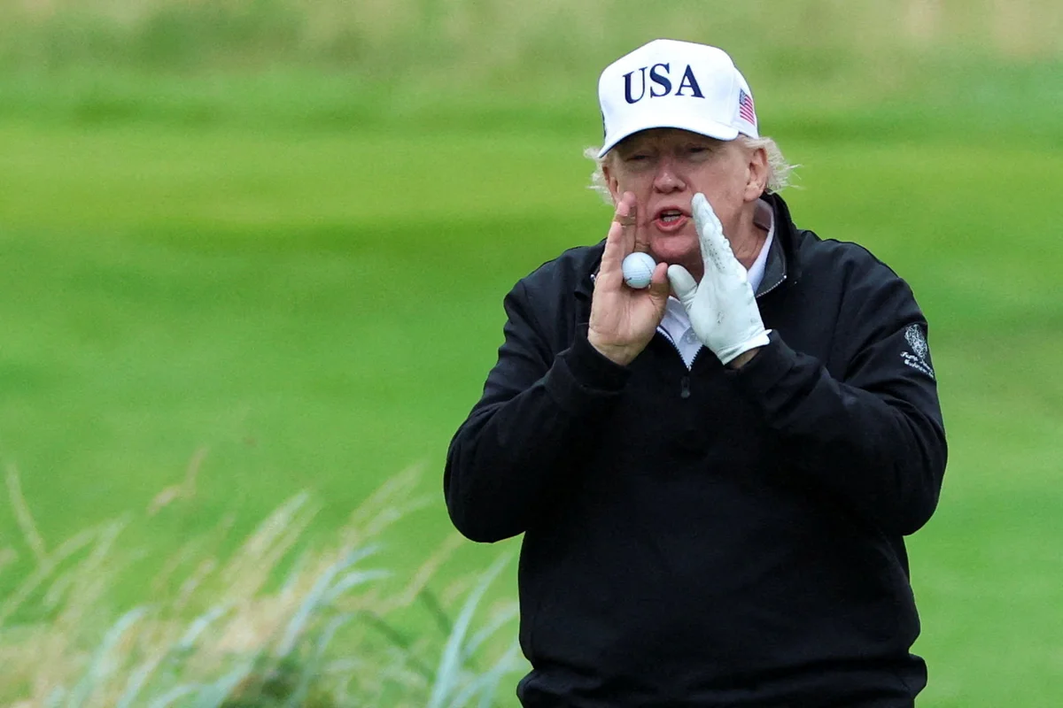 Trump supporters tell president ‘Don’t trust Starmer’ as he hits the golf course